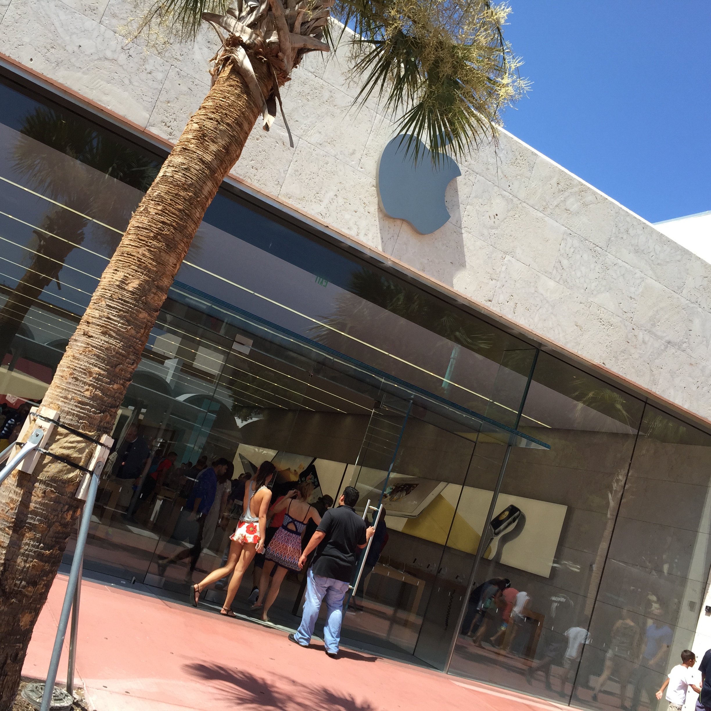 mac store in miami