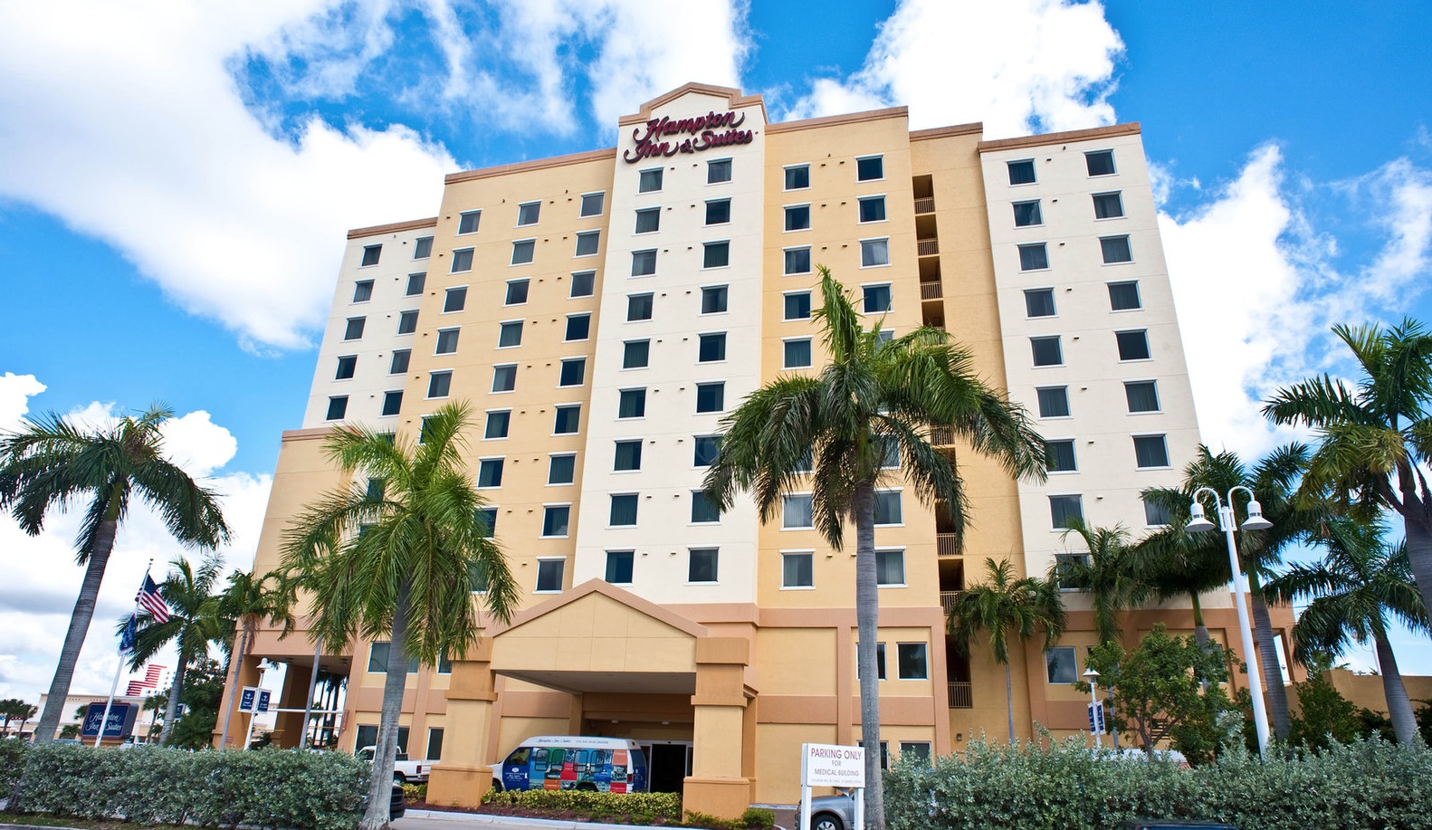 Hampton Inn & Suites – Miami Airport / Blue Lagoon